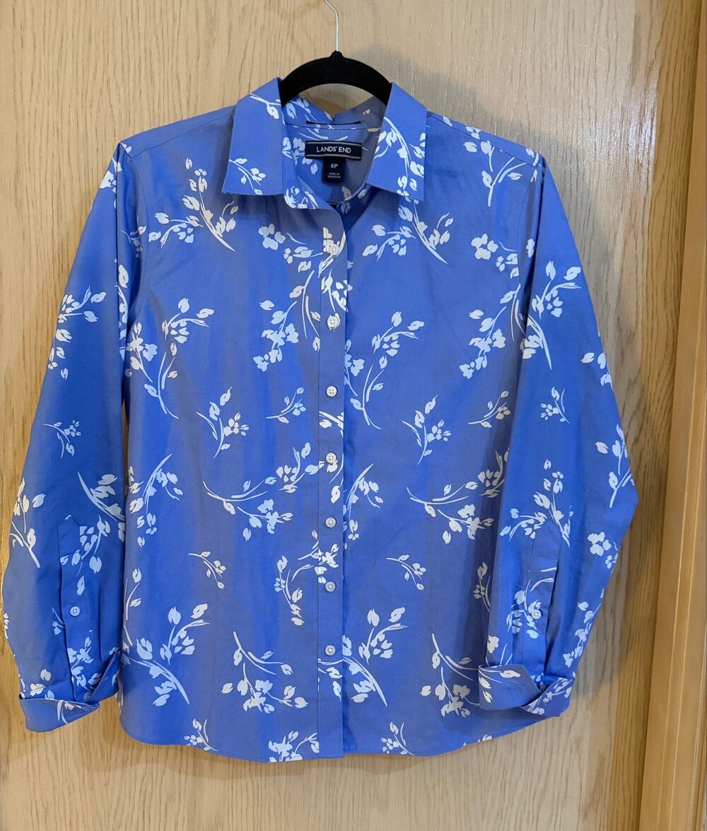 Lands’ End No Iron Supima Cotton Blue Floral Button Down Shirt 6P Petite